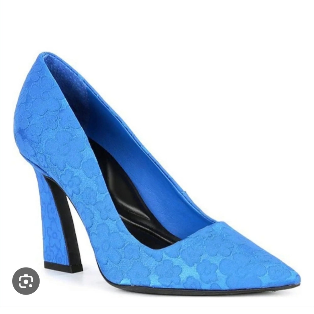 Gianni Bini NWT  Vibrant Blue Floral Heels Size 6.5